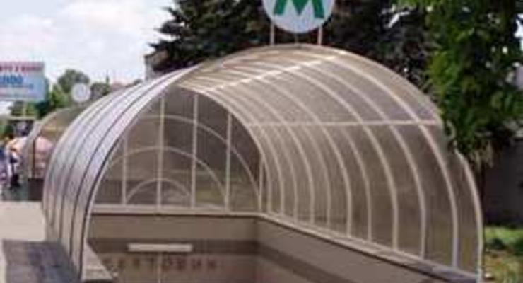 Киевское метро останавливалось из-за падения пассажира на колею - агентство