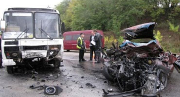 ДТП с участием автобуса в Хмельницкой области унесло жизни трех человек