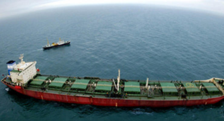 У берегов Индонезии столкнулись танкер с пассажирским паромом