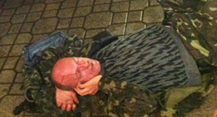 Инцидент в центре Киева: окровавленный мужчина с пистолетом оказался голландцем