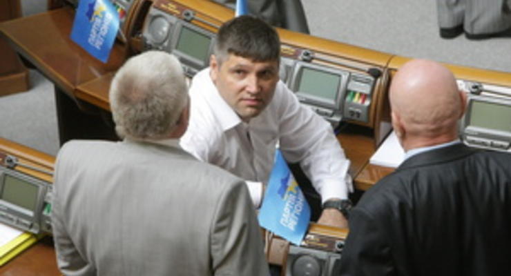 Представитель Януковича объяснил, почему его карточка проголосовала за законопроект о клевете
