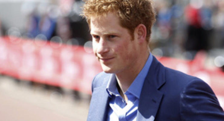 Королевский дворец отказался преследовать таблоид Sun за фото голого принца Гарри