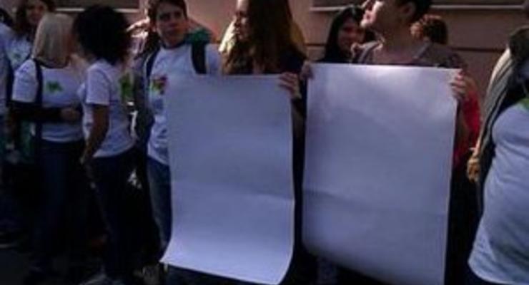 Журналисты протестуют под Радой против законопроекта о клевете
