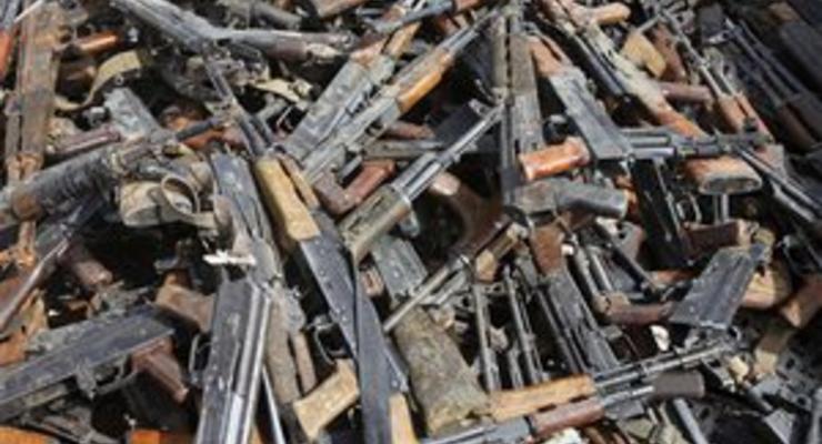 В Сумской области у мужчины изъяли арсенал оружия, в том числе пулемет Максим