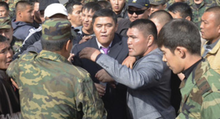В Кыргызстане лидеров оппозиции допрашивают по подозрению в попытке переворота
