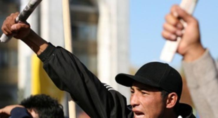 В Кыргызстане сторонники задержанных лидеров оппозиции перекрыли стратегическую трассу