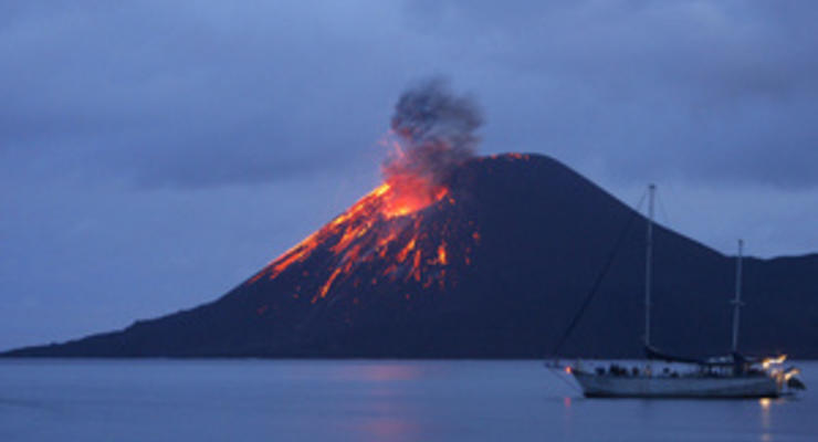 В Индонезии активизировался вулкан Локон