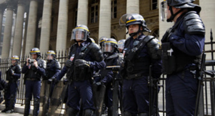 В полиции Марселя нашли вымогателей и наркоторговцев
