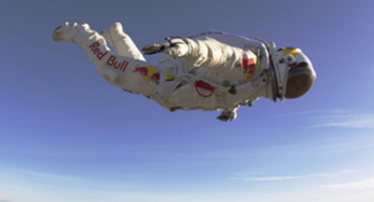 Рекордный прыжок парашютиста из стратосферы переносится из-за непогоды (обновлено)