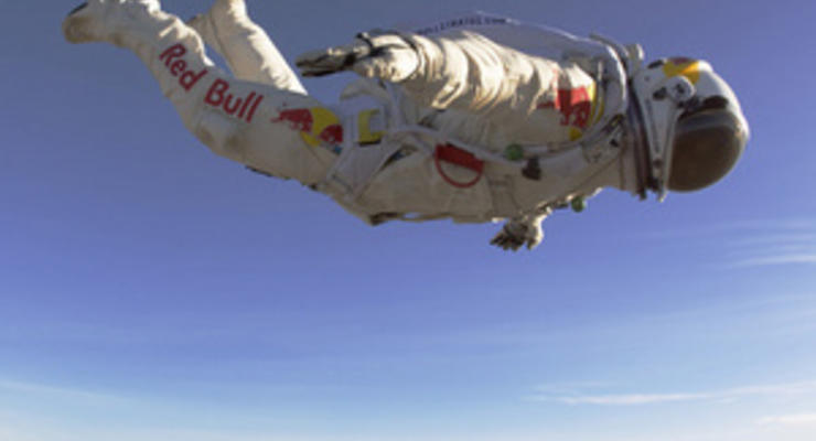 Рекордный прыжок австрийского парашютиста отменен во второй раз