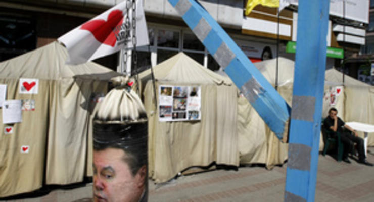 Палаточный городок на Крещатике перед выборами сносить не будут - МВД