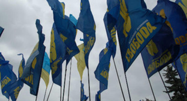 Свобода: В Сумах милиция запрещает перевозчикам везти активистов  в Киев на Марш УПА
