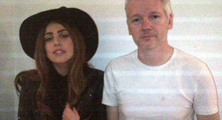 Ассанж потерял поддержку Anonymous из-за встречи с Lady GaGa