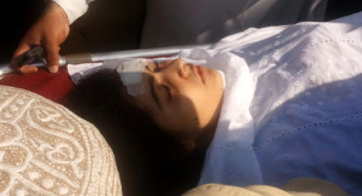 Раненную талибами 14-летнюю правозащитницу перевезли в Британию