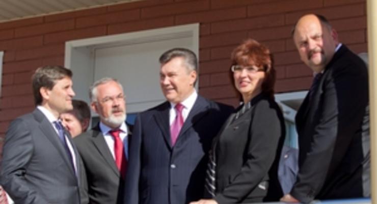Янукович в Енакиево за два месяца до местных выборов представил кандидата от ПР как мэра