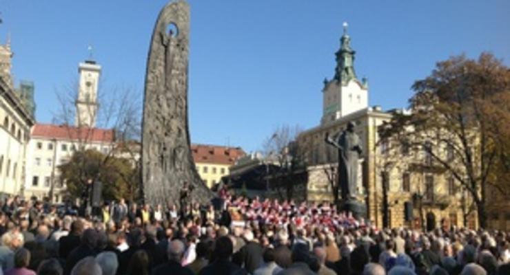 Во Львове 4,5 тыс. человек вместе молились за проведение честных выборов