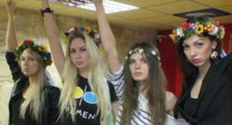 Голая грудь как тактика борьбы - ВВС Україна о  Femen