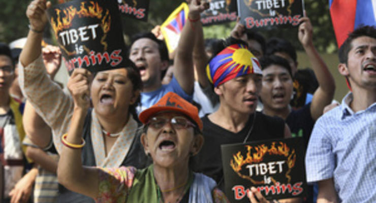 Китай объявил награду за информацию о тибетцах, которые хотят сжечь себя