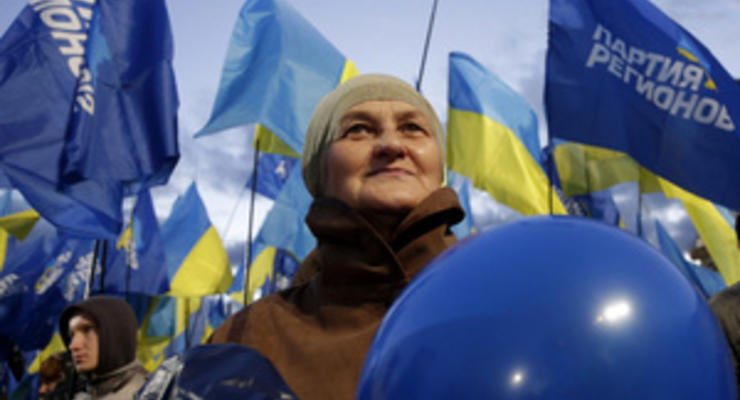 Почти миллион украинцев проголосует на дому. Оппозиция обвиняет ПР в фальсификациях
