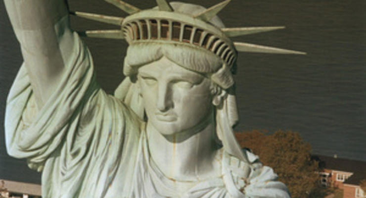 Из-за урагана Сэнди закрыли Статую Свободы