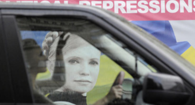 Тимошенко разрешили в течение часа говорить по мобильному телефону