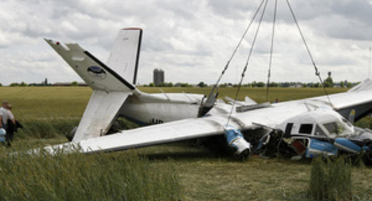 Власти назвали причину крушения в июне самолета с парашютистами под Киевом