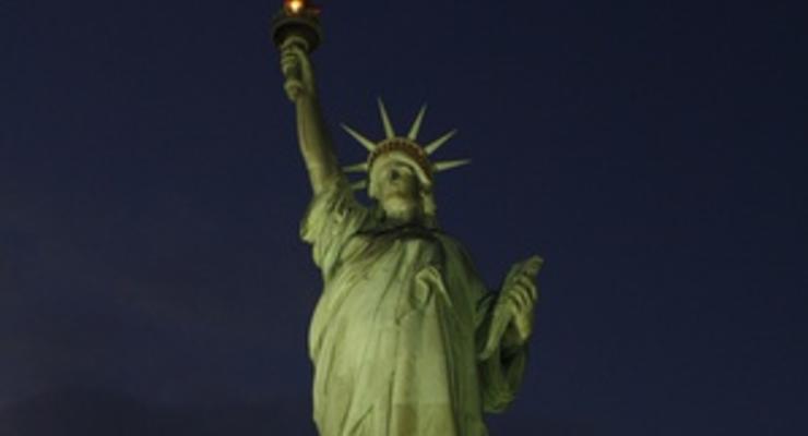 В США факел Статуи Свободы вновь зажгли после урагана Сэнди