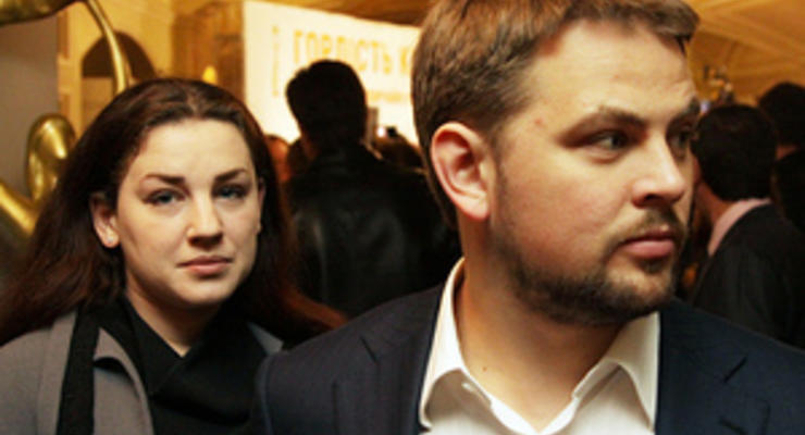 Депутат Оробец заявила, что люди в масках ворвались в офис компании ее мужа