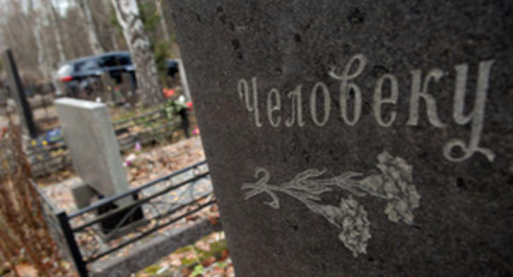 В Винницкой области дети во время игры на кладбище разгромили семь могил