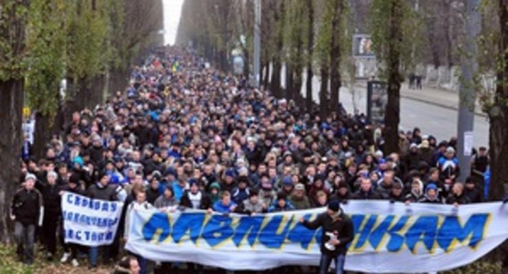 На следующий день после многотысячного шествия футбольных фанатов в поддержку Павличенко сотрудница суда сделала заявление