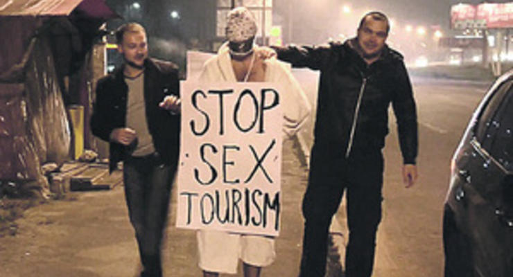В интернете появилось видео "нападения на прибывшего в Киев секс-туриста из Турции"