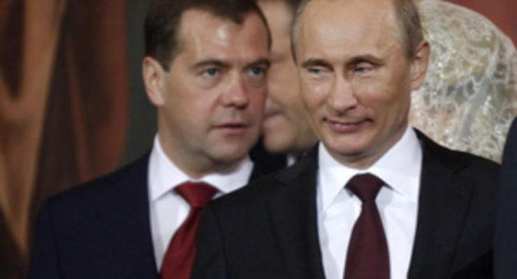 Опрос: Рейтинги Путина и Медведева пострадали от антикоррупционной кампании