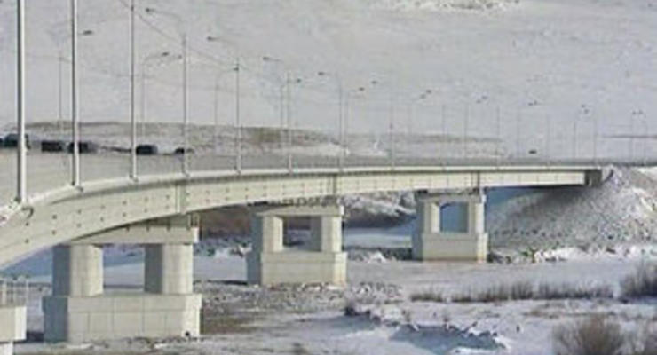 В России из-за воровства металла рухнул 200-метровый мост