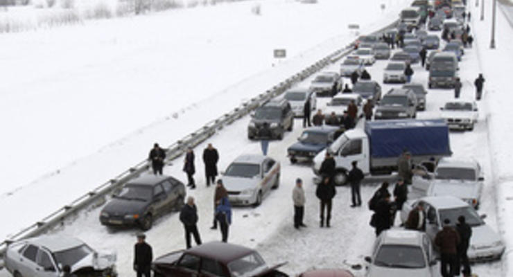 С сотнями попавших в многокилометровую пробку на трассе Россия работали психологи