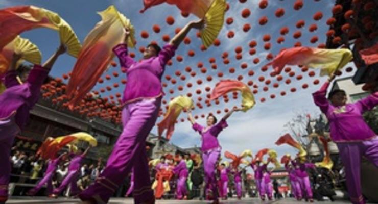Компартия Китая сокращает бюджет за счет отказа от красных ковров и детей с цветами