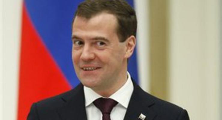 Будет Новый год! Медведев доволен своей жизнью и не верит в конец света
