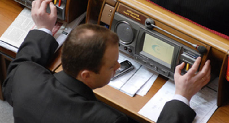 Спикер подписал закон о персональном голосовании и направил документ на подпись Януковичу