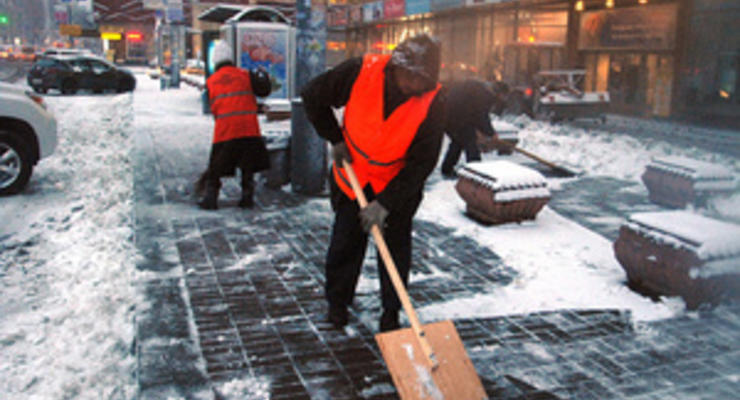 Попов пригрозил главам районов, в которых плохо убирают снег