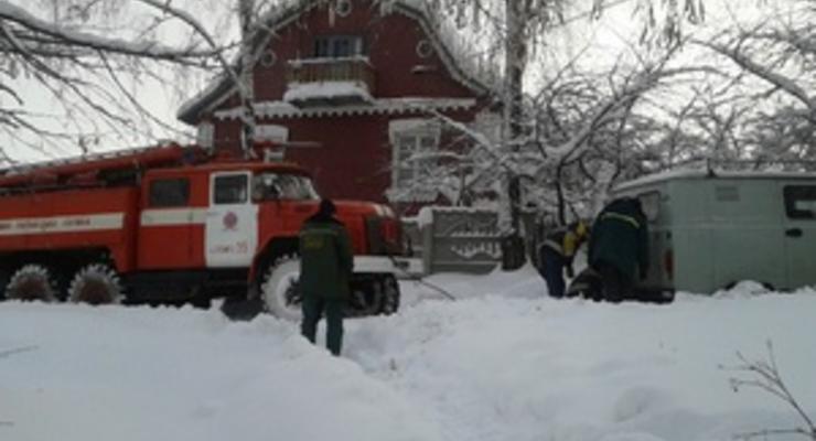 В нескольких областях Украины из-за снега обрушились крыши