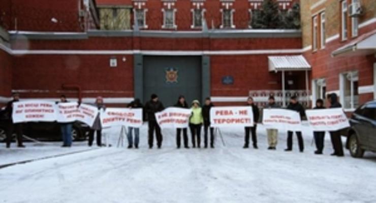 В Днепропетровске прошел автопробег в поддержку обвиняемого в апрельских терактах Дмитрия Ревы