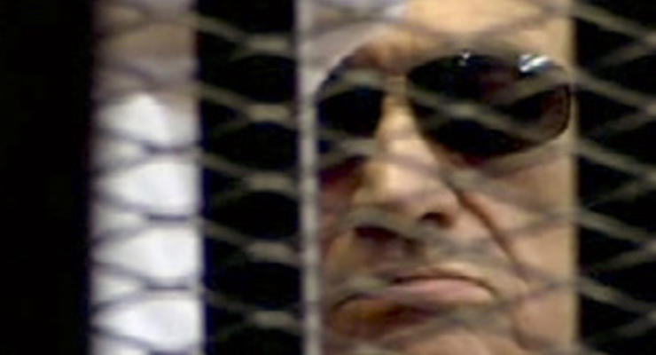 Мубарак упал в тюремном душе и получил травму головы