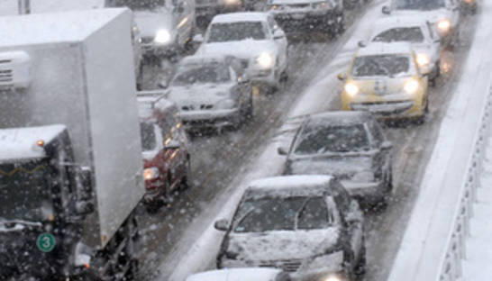 На трассе Киев-Чоп из-за снегопадов образовался 20-километровый затор