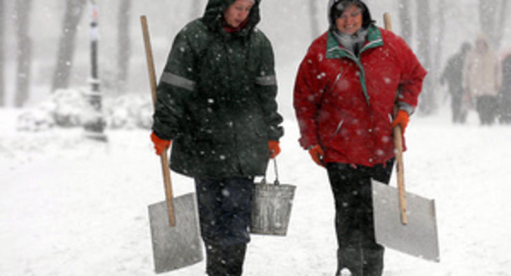 Непогода в Тернополе: из-за снегопада отменили зажигание огней главной елки и уроки в школах