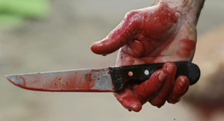 В Латвии мужчина напал на прохожих с ножом
