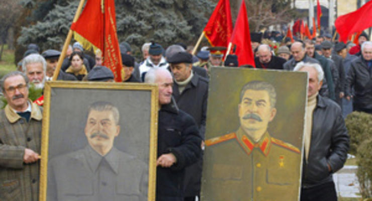 Российские коммунисты во время "конца света" будут отмечать день рождения Сталина