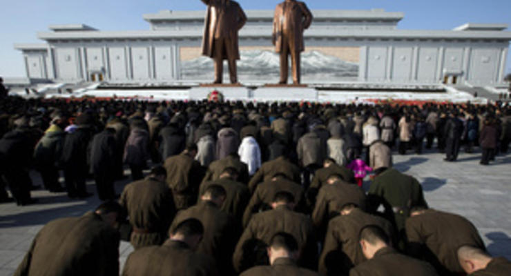 Тело Ким Чен Ира переместили в мавзолей вместе с яхтой и вагоном поезда