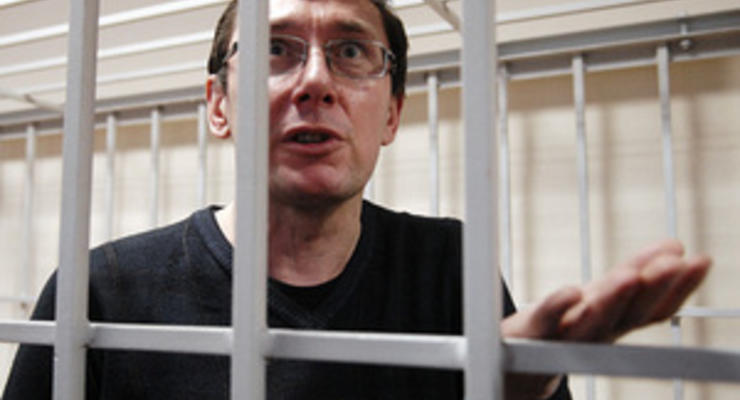 Адвокат: Суд отказал защите Луценко в рассмотрении жалобы на бездеятельность Высшего спецсуда