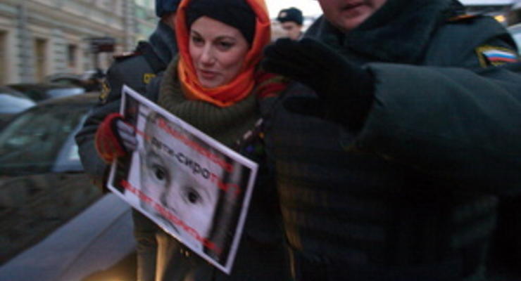 В Москве у здания Госдумы задержали противников "закона Димы Яковлева"