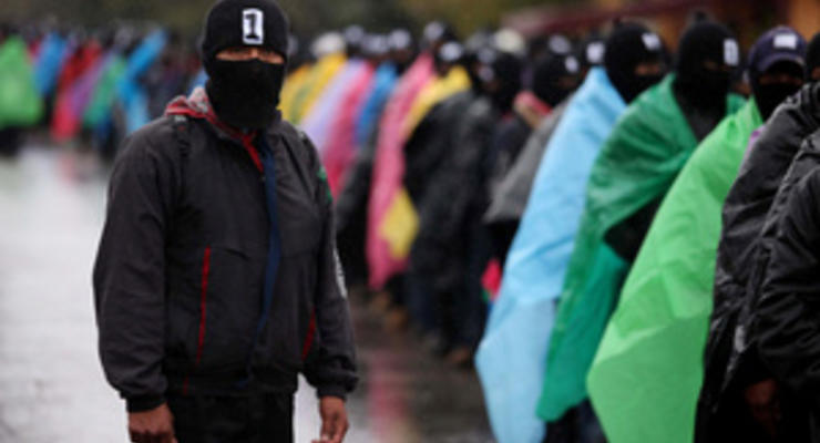 В день "конца света" десятки тысяч мексиканских повстанцев вышли на протесты при полном молчании