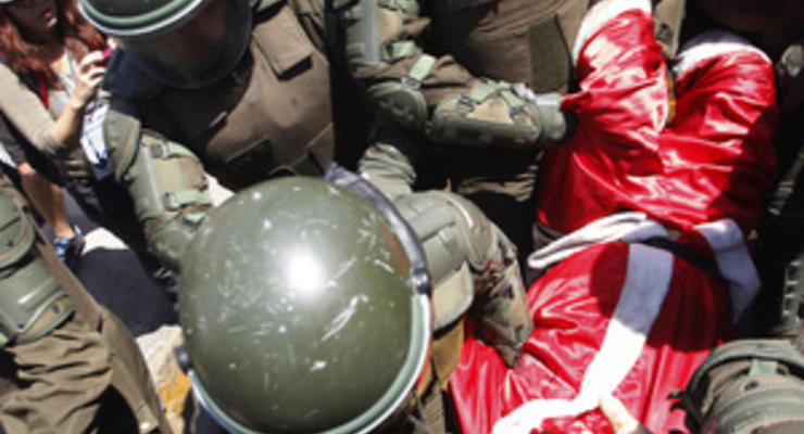 Санта Клаус в Чили разбился при прыжке с парашютом